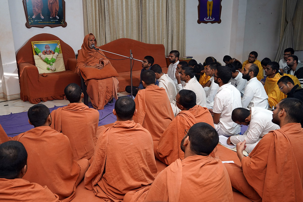 Pratah Sabha at Swaminarayan Dham