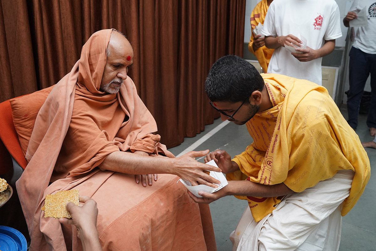 Pratah Sabha at Swaminarayan Dham