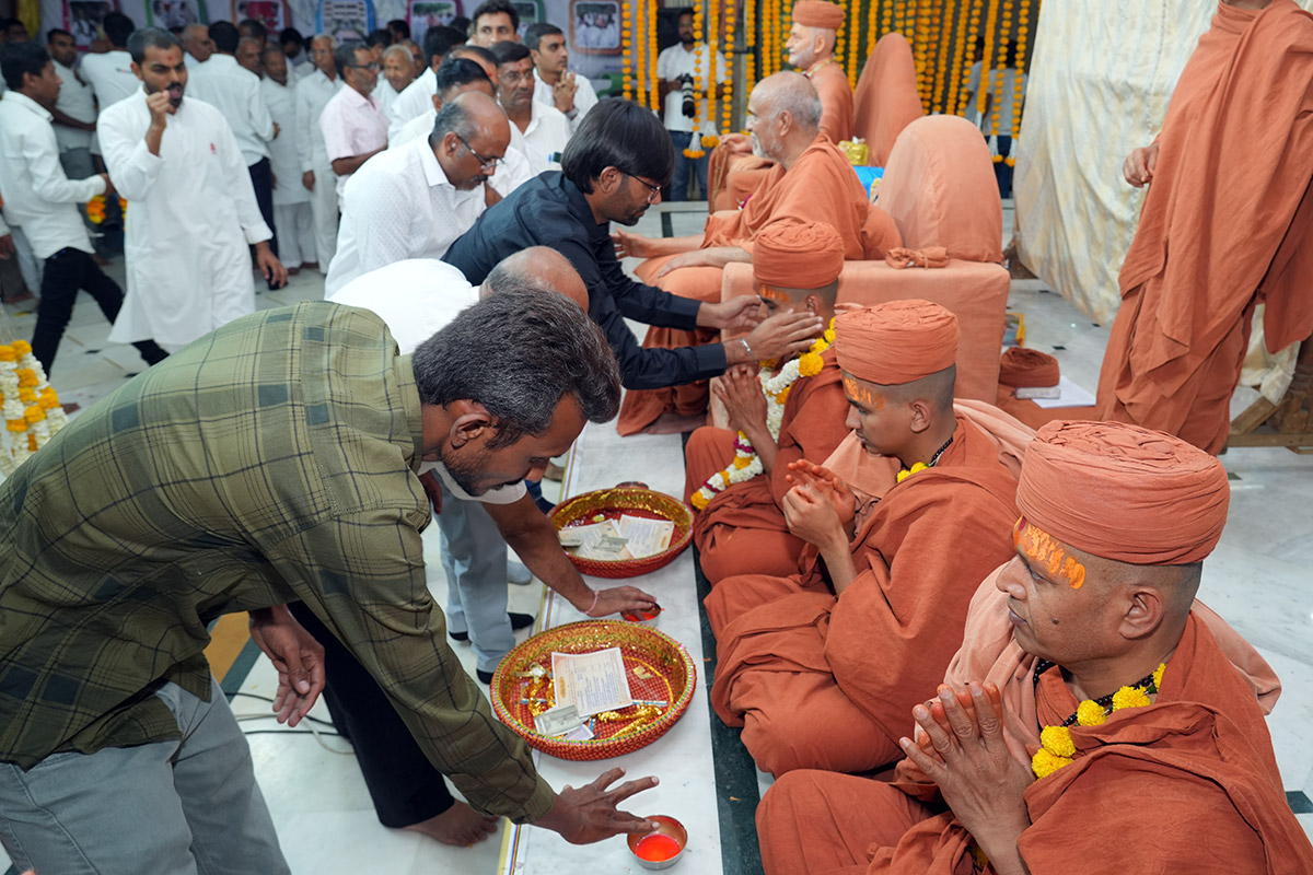 Divya Sant Dixa Samaroh 2023 - Swaminarayan Dham