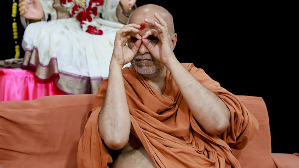 HDH Swamishri Vicharan - Mehsana