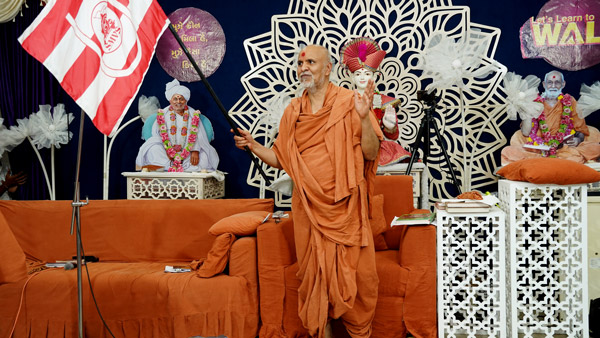 HDH Swamishri Vicharan - Vadodara