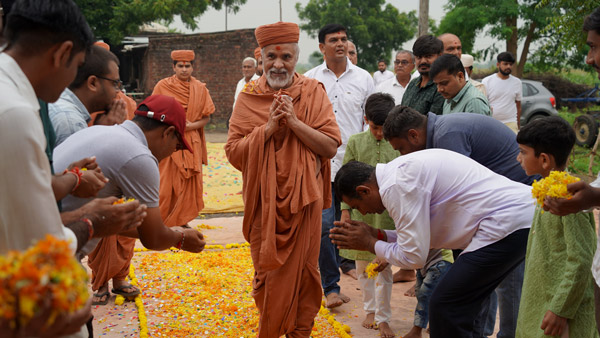 HDH Swamishri Vicharan - Bayad