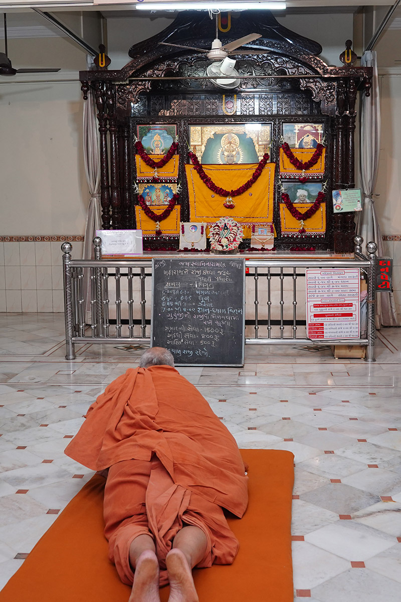 Ghanshyam Maharaj Darshan at Isanpur