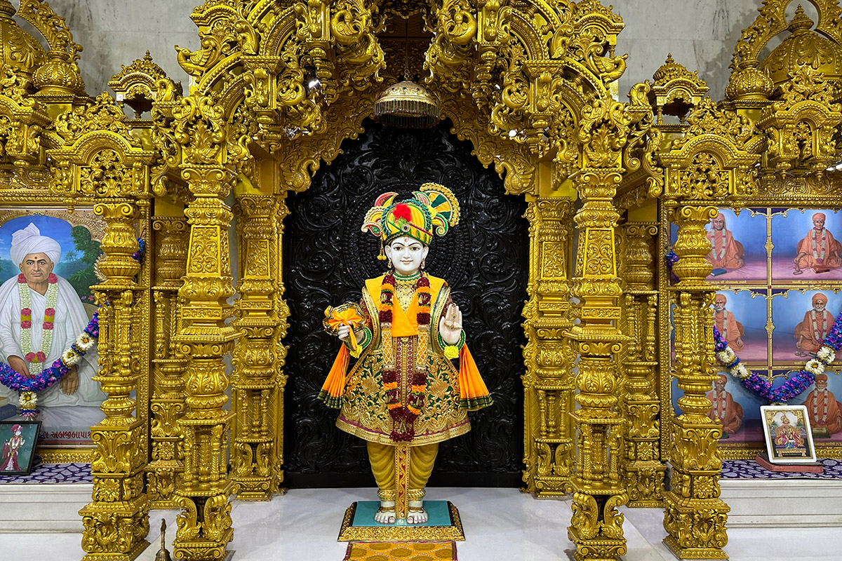 Ghanshyam Maharaj Darshan at Ghanshyamnagar
