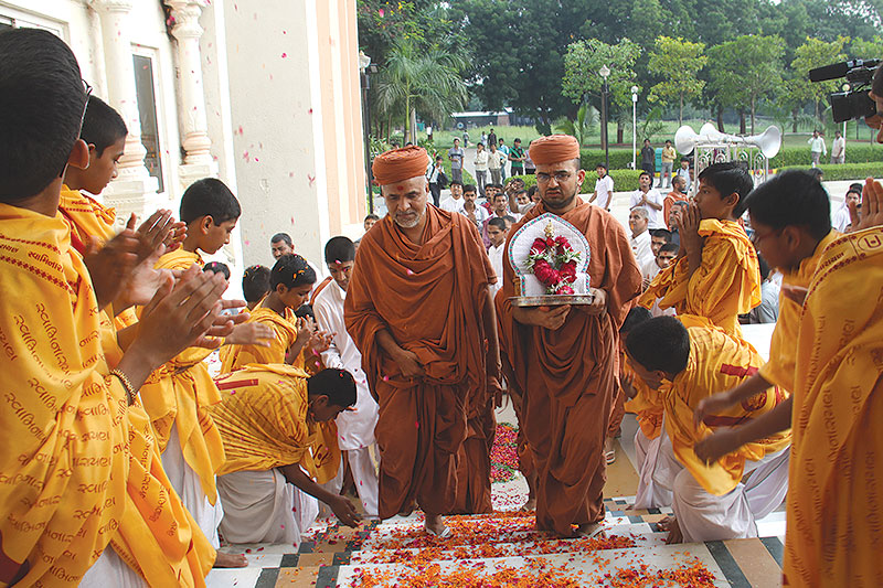 Arrival Celebration of HDH Swamishri