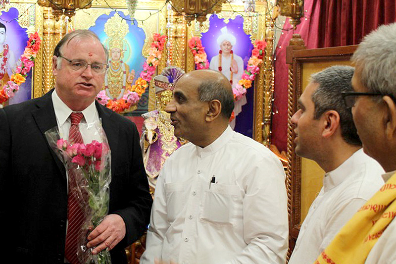 Mayor visits SMVS Mandir JC, NJ
