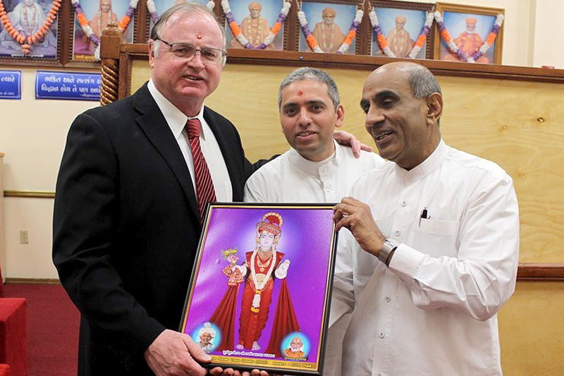 Mayor visits SMVS Mandir JC, NJ