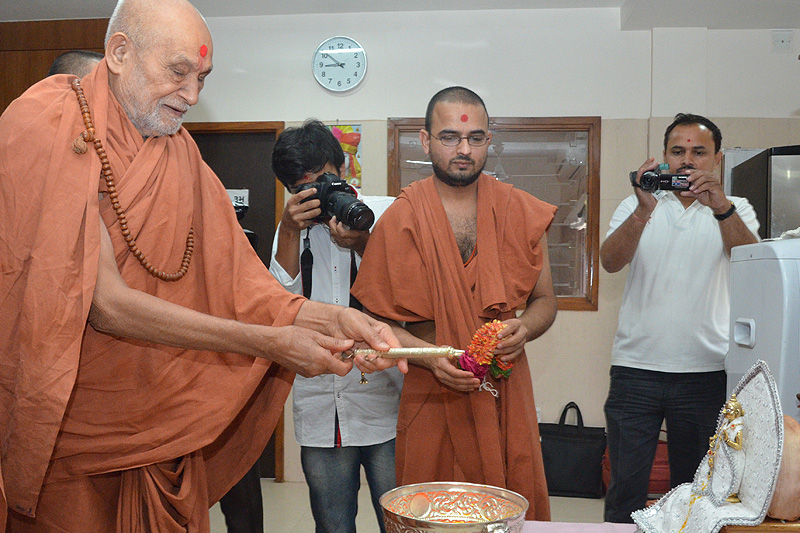 SMVS Swaminarayan Mandir Vasna - Poonam Samaiyo & HDH Bapji Pragatyotsav