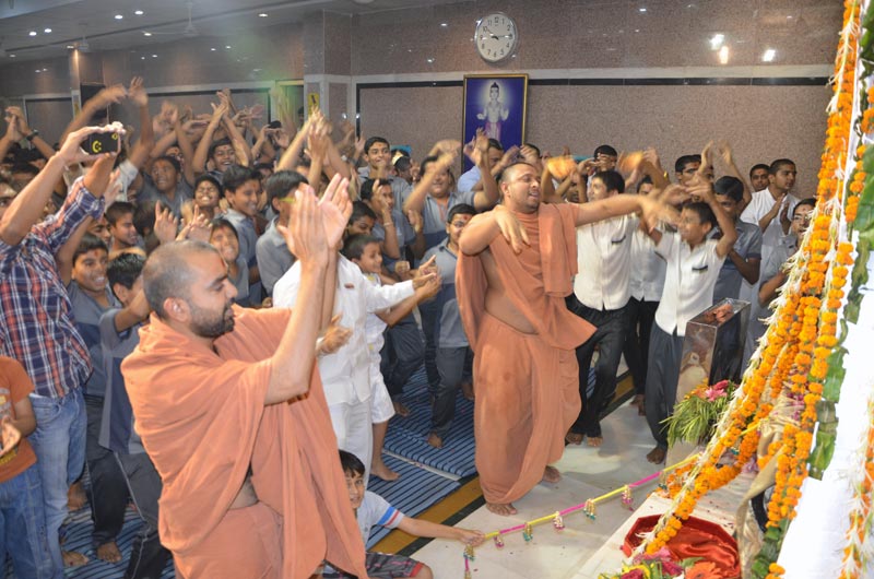 Shri Hari Pragtyotsav - Swaminarayan Dham