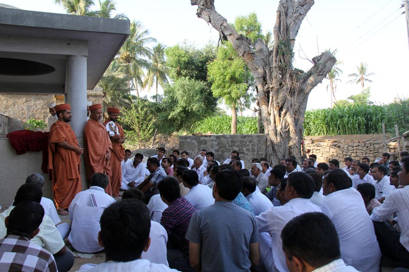 HDH Swamishri Vicharan - Kutch - Mandvi, Baladia - 2014