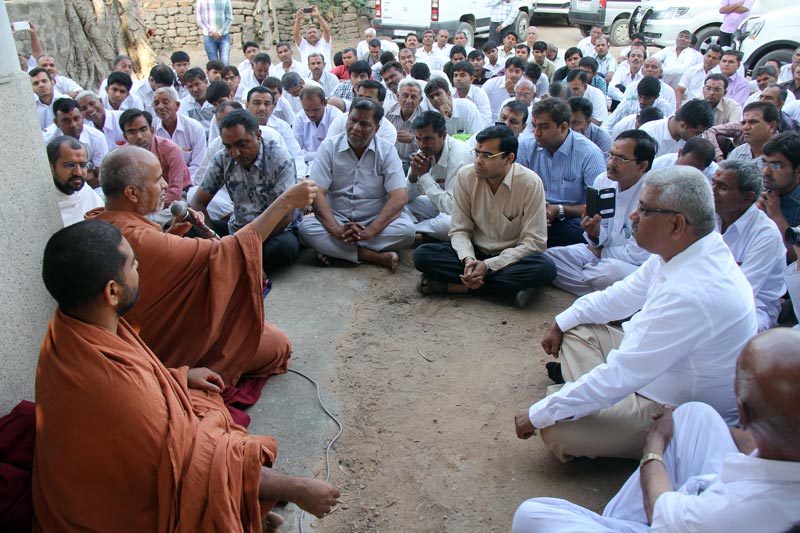 HDH Swamishri Vicharan - Kutch - Mandvi, Baladia - 2014