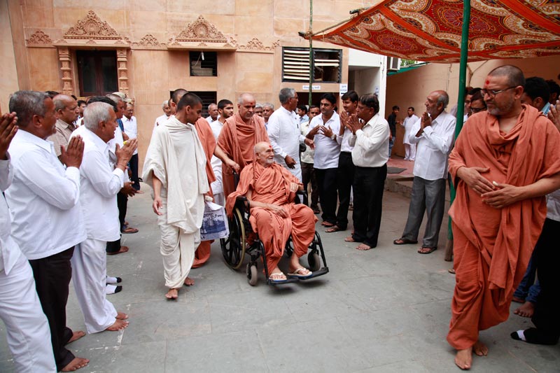 SMVS Shri Swaminarayan Mandir Vasna - Poonam Samaiyo